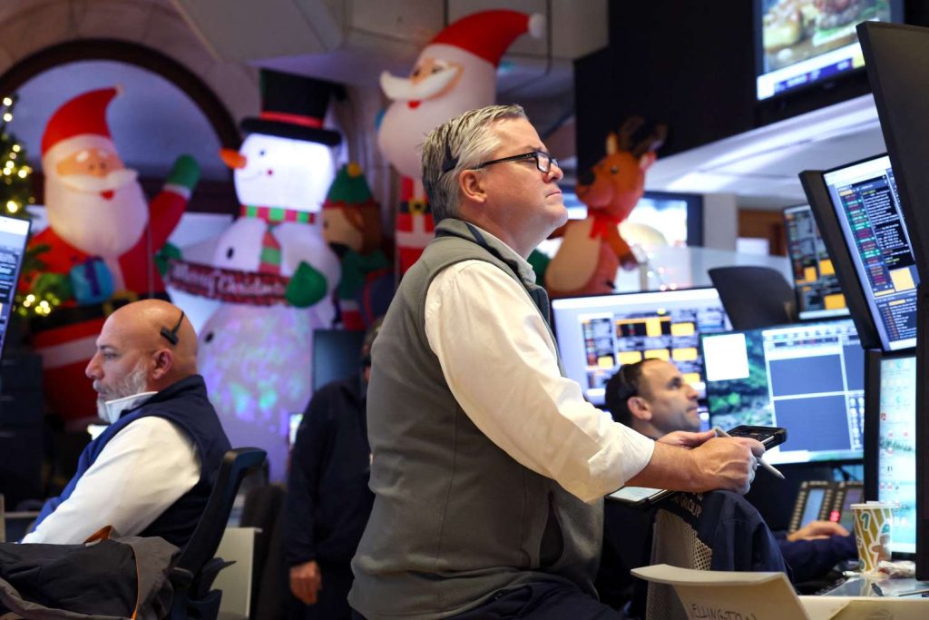 Major Stock Indexes Close Higher as Investors Downplay Private Employment Decline; Dow Adds 400 Points